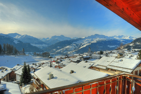 Ausblick vom Balkon der Ferienwohnung Casa Ansiel in Falera