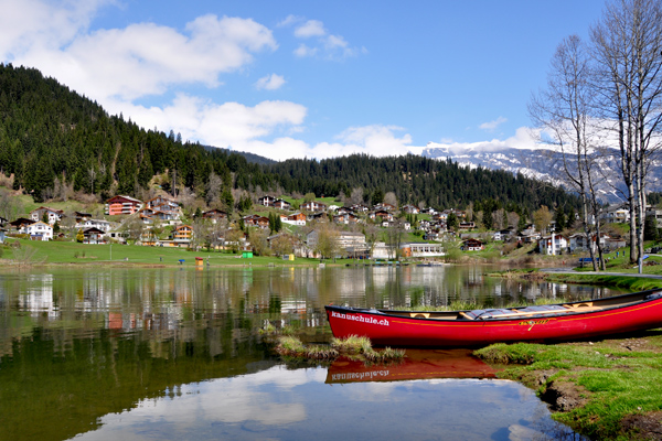 Boot der Kanuschule Versam auf dem Laaxersee